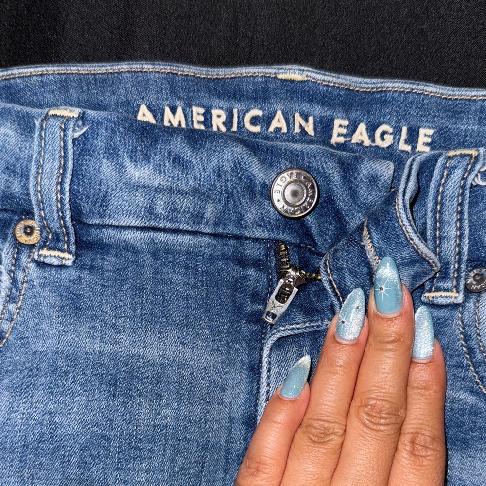 American Eagle Denim Blue Women's Shorts - Picture 4 of 9